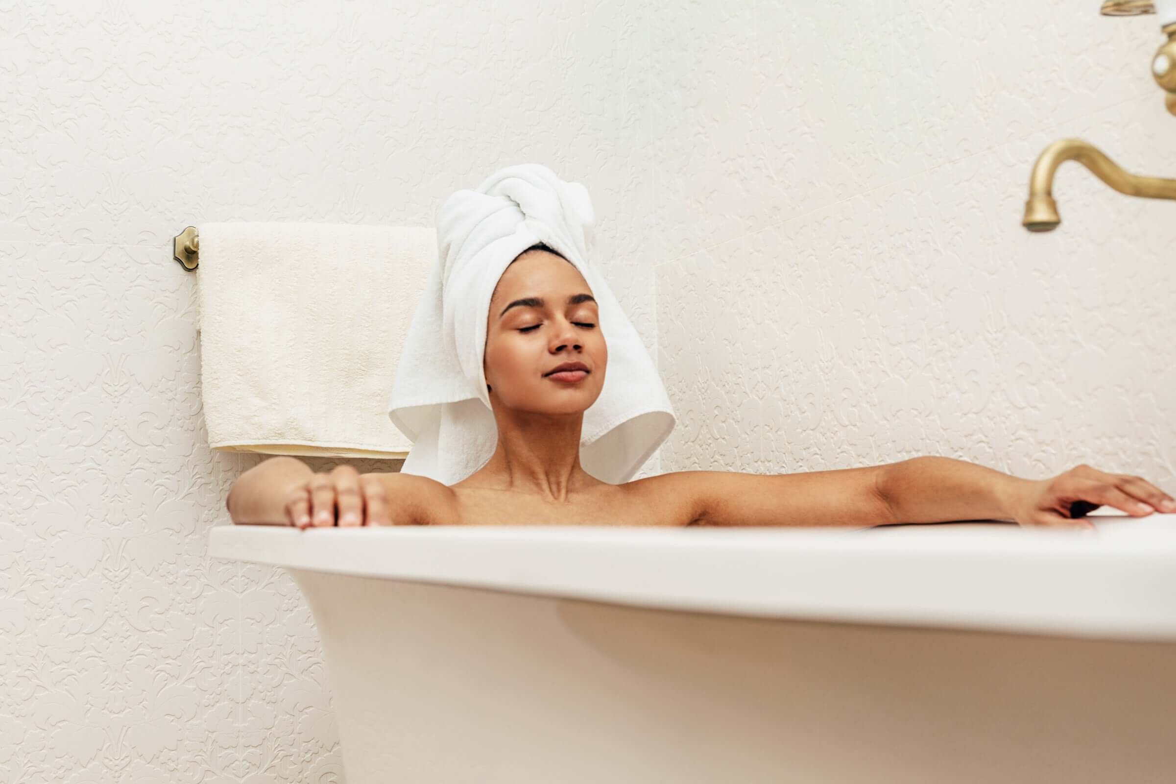 Do Baths Help You Sleep Faster? Here's What to Know