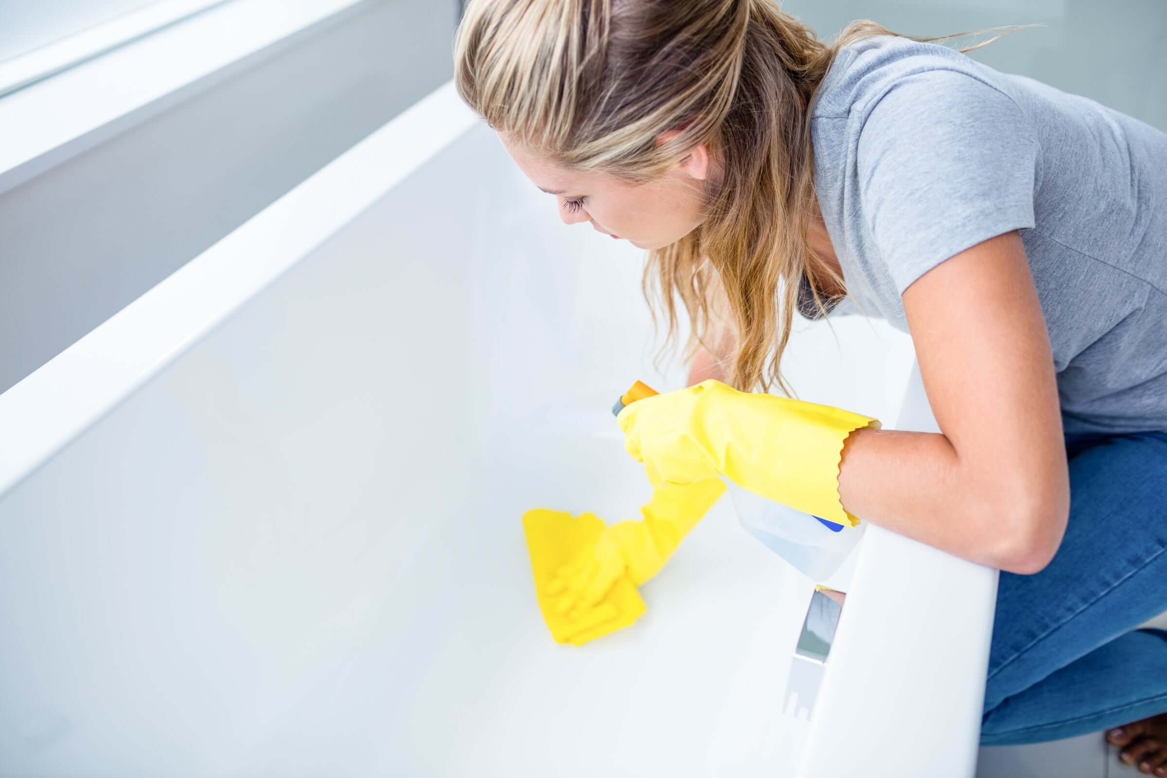 Tub Therapy | The Easiest, Quickest Way to Remove Bath Bomb Tub Stains